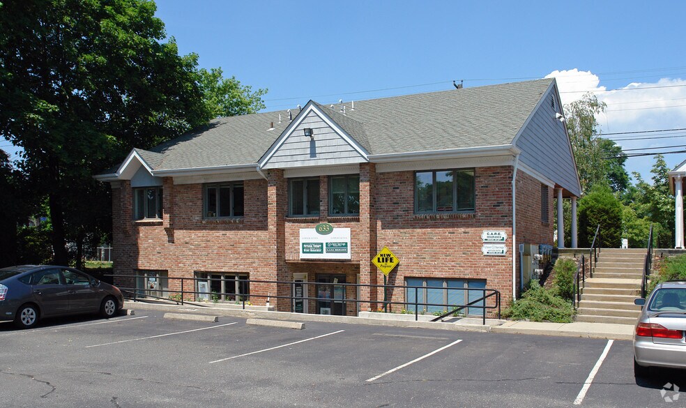 More Photos Of 633 E Main St, Riverhead Office For Lease