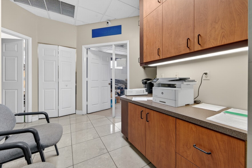 More Photos Of 170 Business Park Way, Royal Palm Beach Warehouse For Lease
