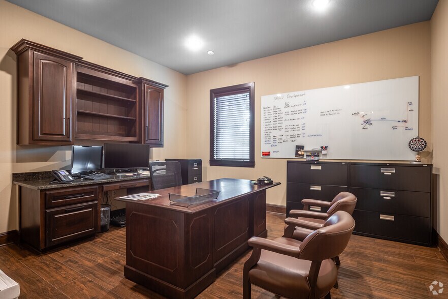 More Photos Of 1518 Colony Cir, Longview Office For Sale