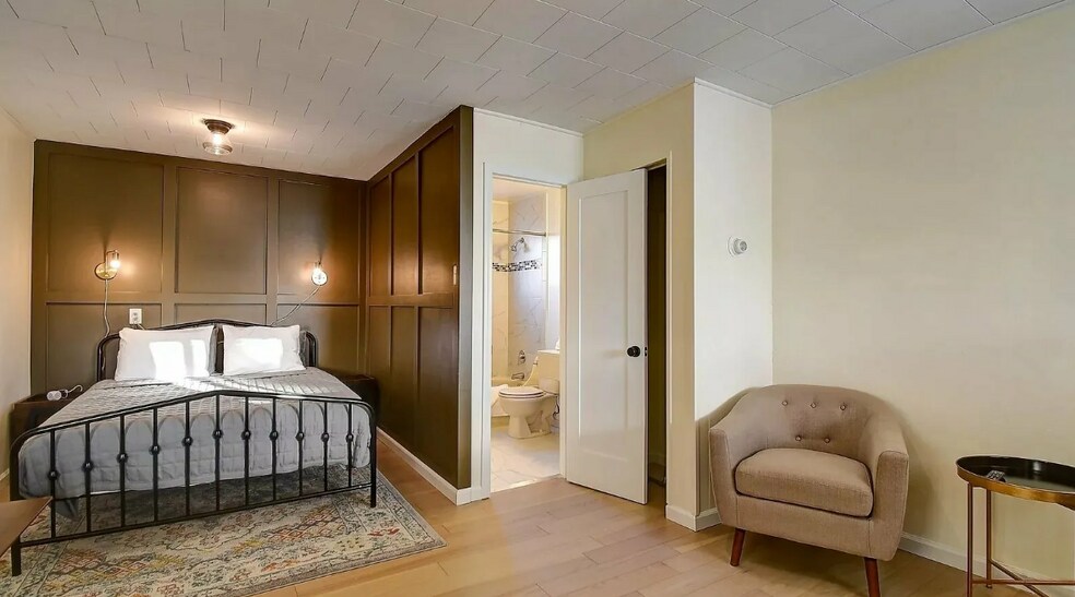 More Photos Of 207 Elm St, Leadville Hotel For Sale