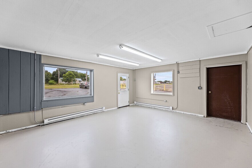 More Photos Of 600 N Maple St, Garnett General Retail For Sale