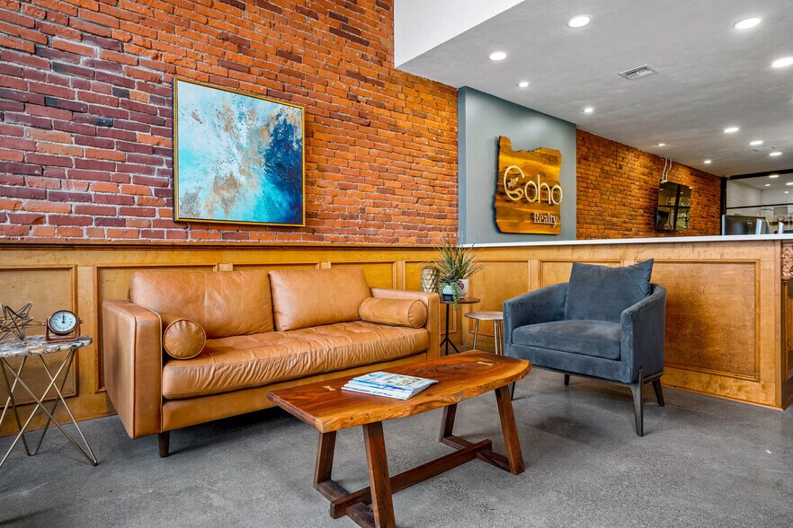 More Photos Of 144 S Main St, Independence Storefront Retail Office For Sale