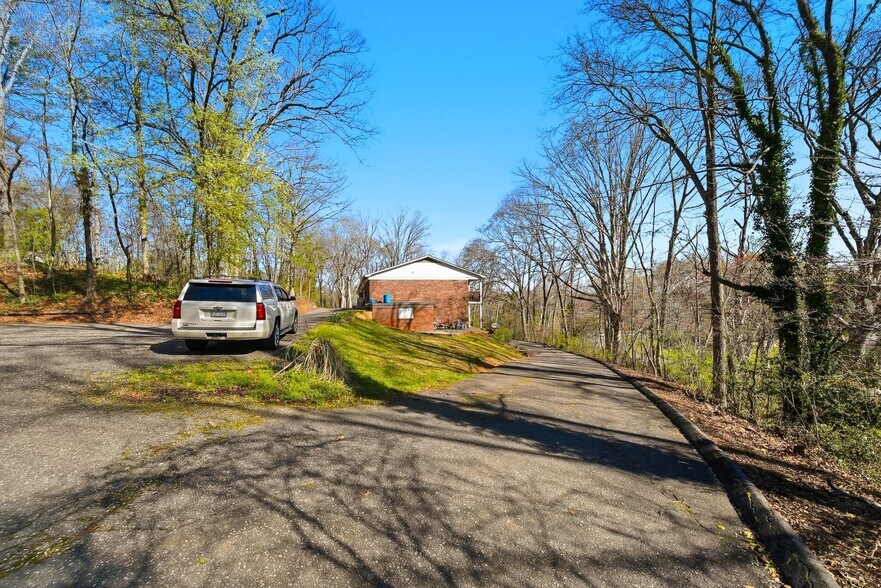 More Photos Of 1075 NW 7th Ave, Hickory Apartments For Sale
