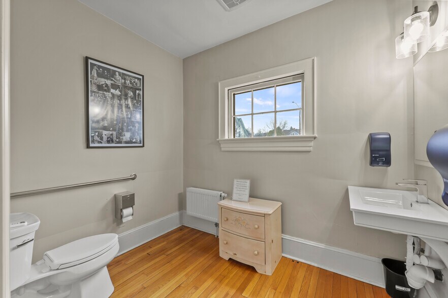 More Photos Of 74 Wendell Ave, Pittsfield Hotel For Sale
