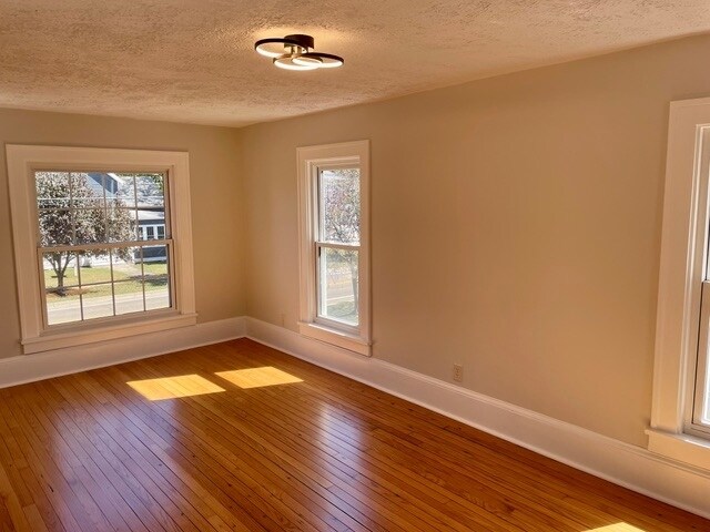 More Photos Of 208 S Elm St, Three Oaks Storefront For Sale