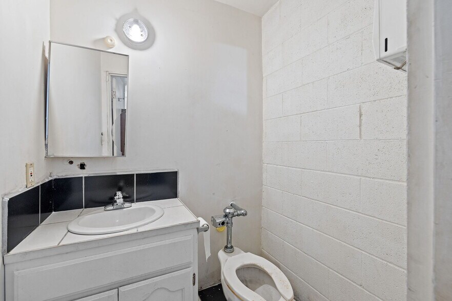 More Photos Of 10527 Compton Ave, Los Angeles Religious Facility For Sale