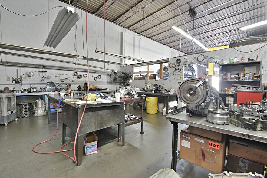 More Photos Of 5327 Clinton Hwy, Knoxville Auto Repair For Sale