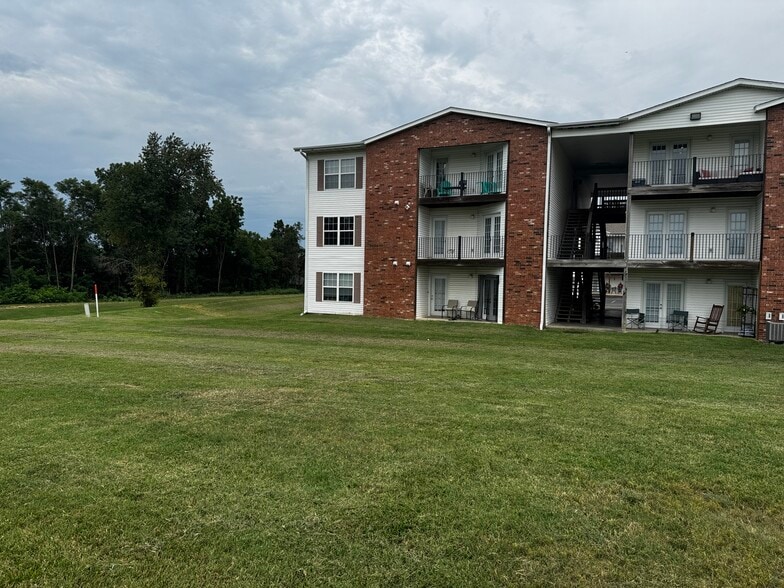 More Photos Of 1325 S Lillian Ave, Bolivar Apartments For Sale