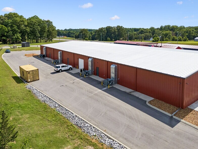 More Photos Of 4070 Old Highway 431, Greenbrier Freestanding For Sale