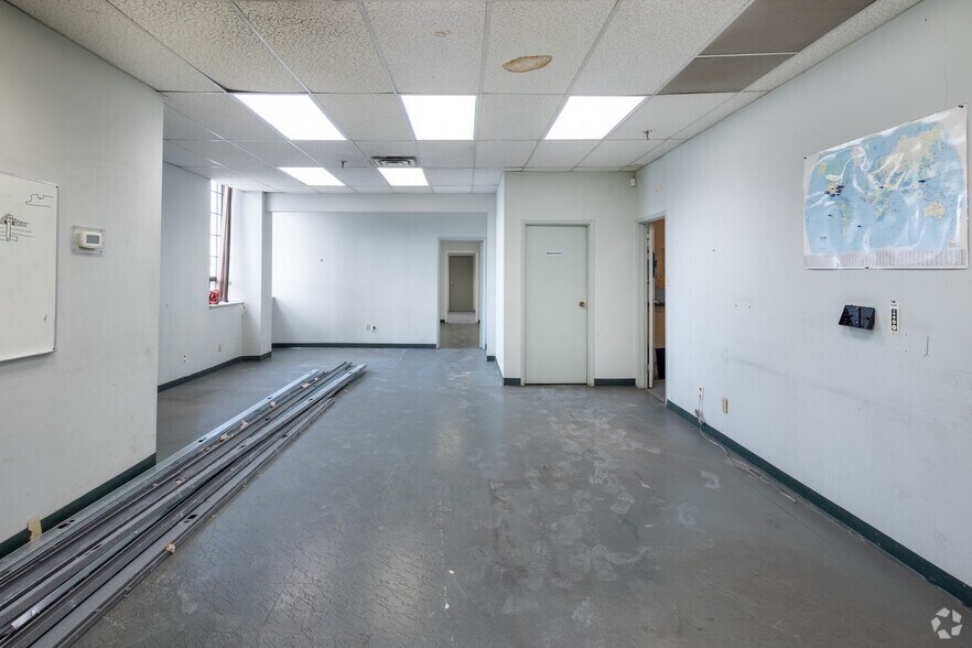 More Photos Of 2299 Drew Rd, Mississauga Light Manufacturing For Lease