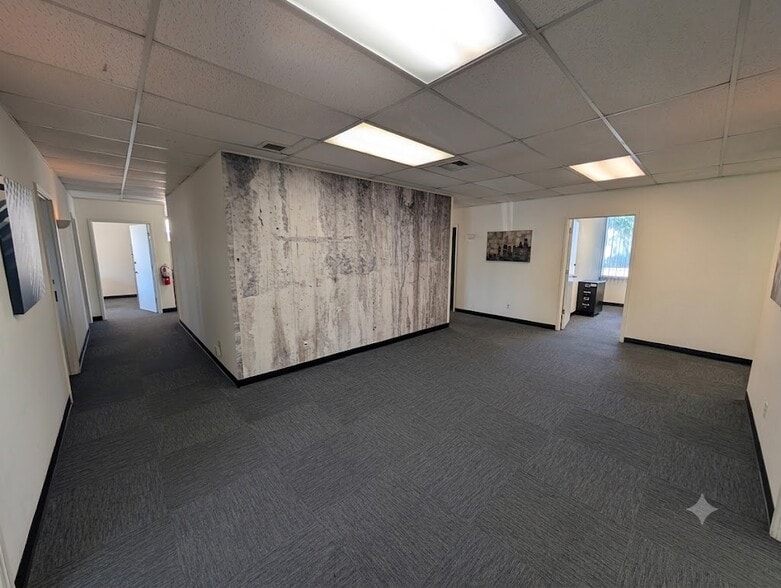 More Photos Of 17421 Irvine Blvd, Tustin Office For Lease