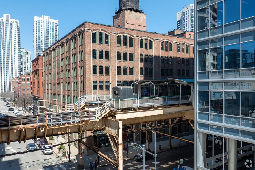 More Photos Of 560-566 W Lake St, Chicago Loft Creative Space For Lease
