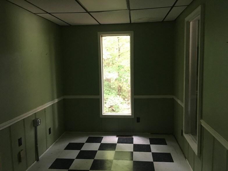 More Photos Of 4985-4991 Bethania Rd, Winston-Salem Office For Lease