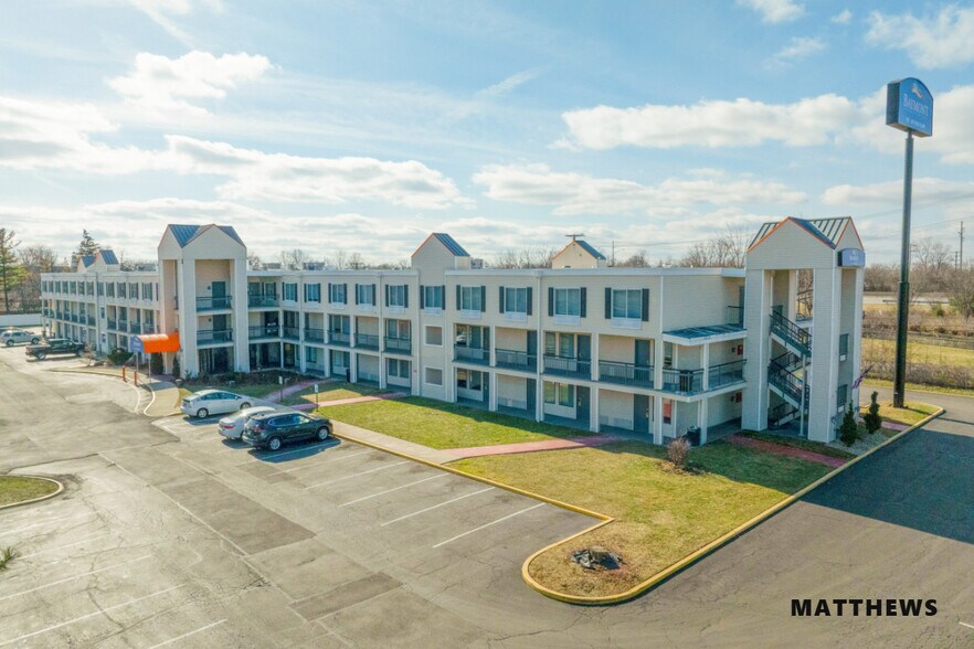 More Photos Of 887 Morse Rd, Columbus Hotel For Sale