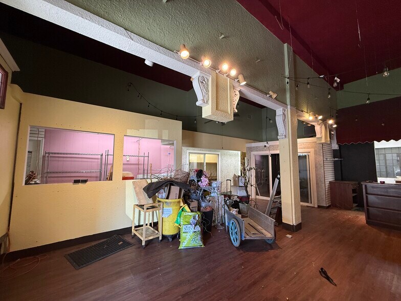 More Photos Of 3900 Market St, Riverside Storefront Retail Office For Lease
