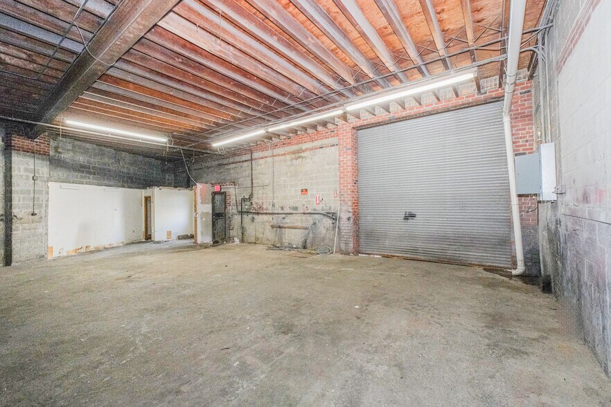More Photos Of 961 E 51st St, Brooklyn Service For Sale