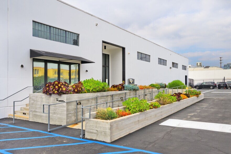 More Photos Of 905 Lillian way, Los Angeles Loft Creative Space For Lease