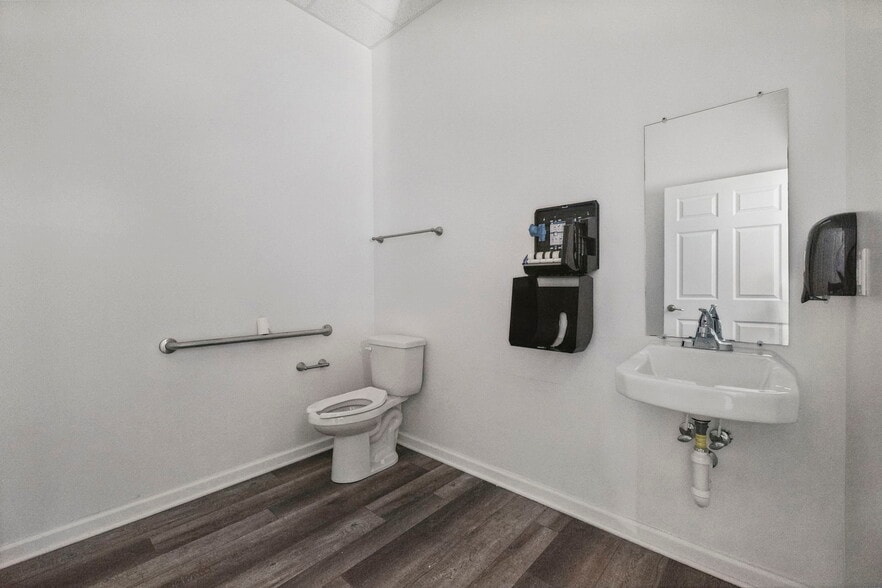 More Photos Of 206 Claire Ave, Oak Grove General Retail For Lease