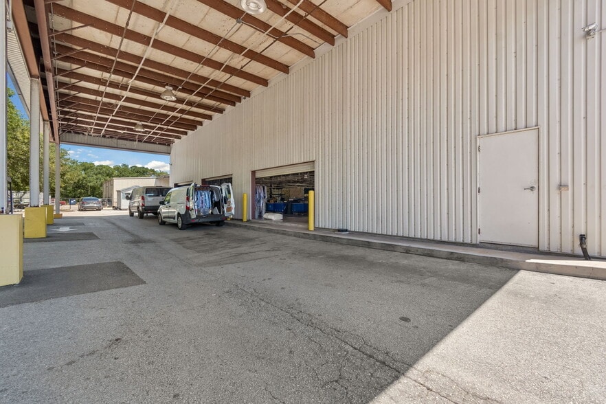 More Photos Of 9945 Race Track Rd, Tampa Industrial For Sale
