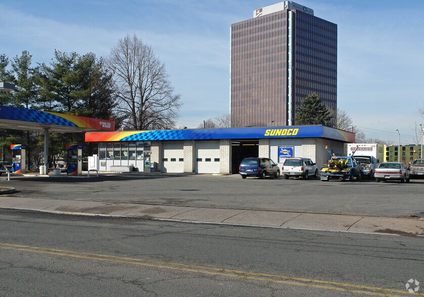 More Photos Of 131 Darlin St, East Hartford Service Station For Sale