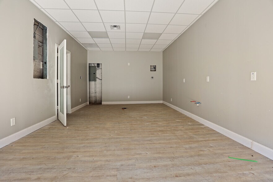 More Photos Of 7255 Olive Blvd, Saint Louis General Retail For Sale