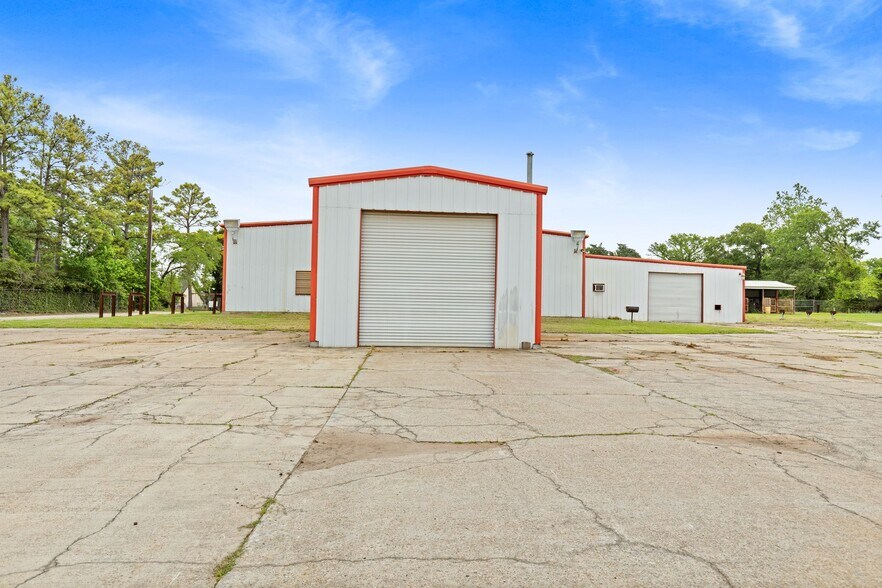 More Photos Of 516 FM 3083 Rd, Conroe Industrial For Lease