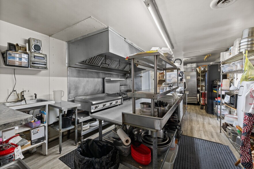 More Photos Of 601 Main St, Junction City Restaurant For Sale