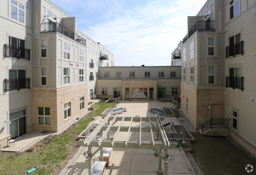 More Photos Of 141 Main St, Racine Apartments For Sale