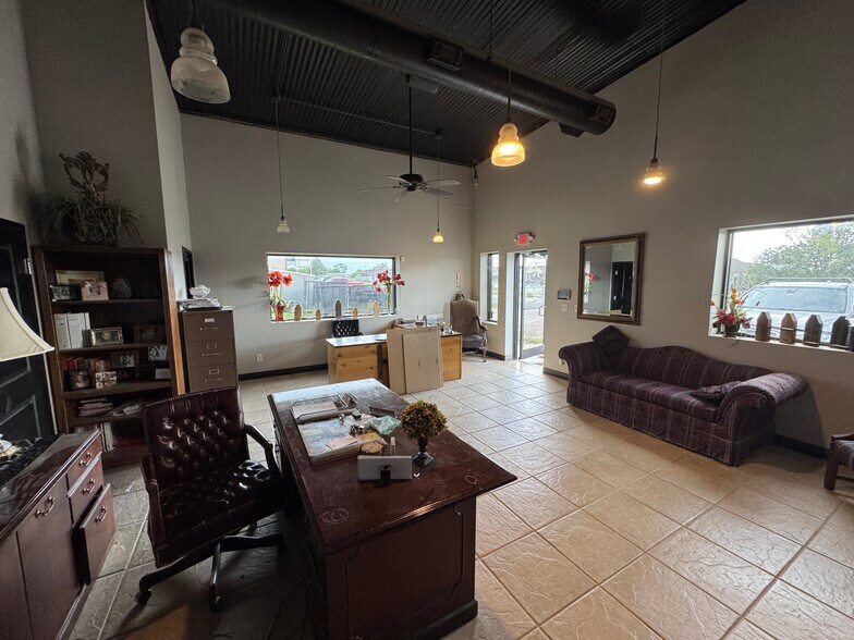 More Photos Of 204 S Hominy Ave, Skiatook Industrial For Sale
