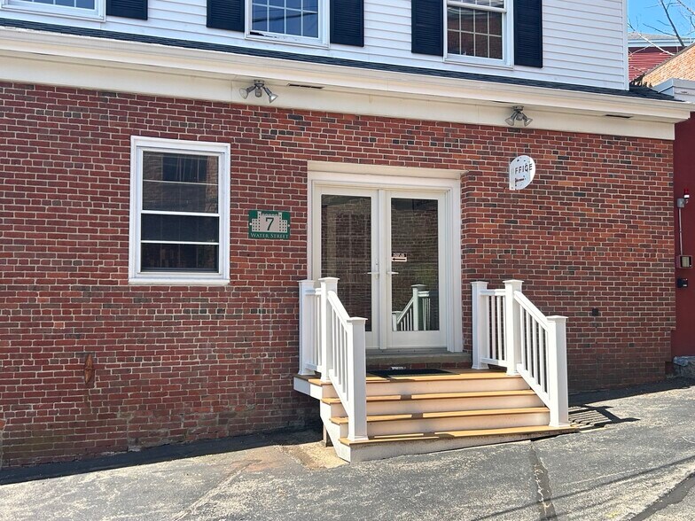 More Photos Of 7 Water St, Amesbury Loft Creative Space For Lease