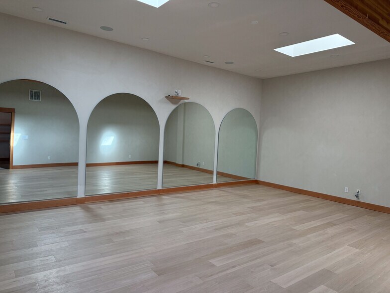 More Photos Of 519-527 NW 21st Ave, Portland Storefront Retail Office For Sale