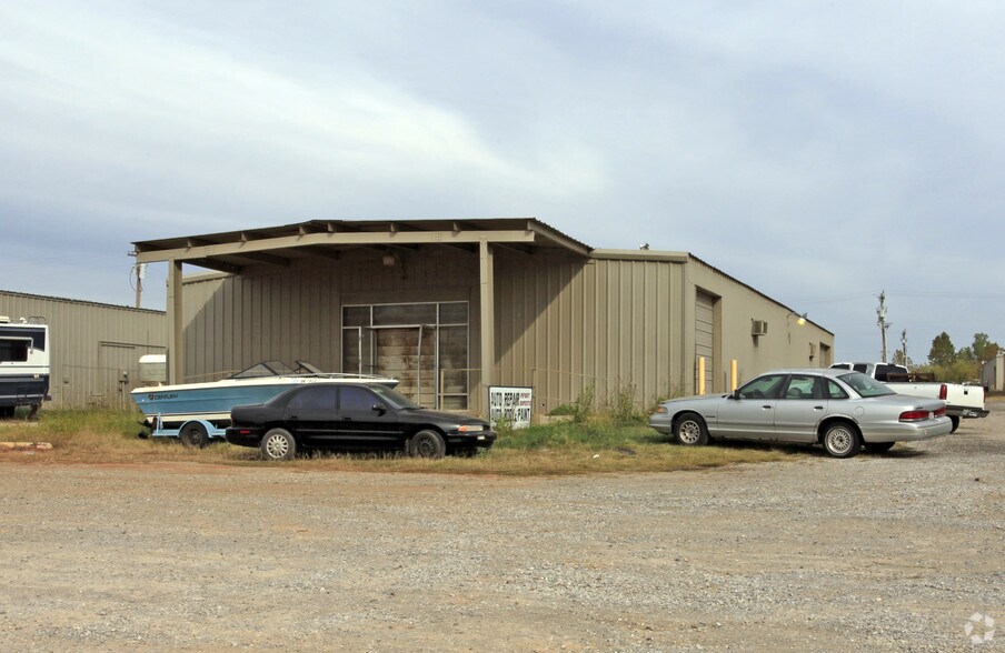 More Photos Of 815 S Sunnylane Rd, Moore Unknown For Lease