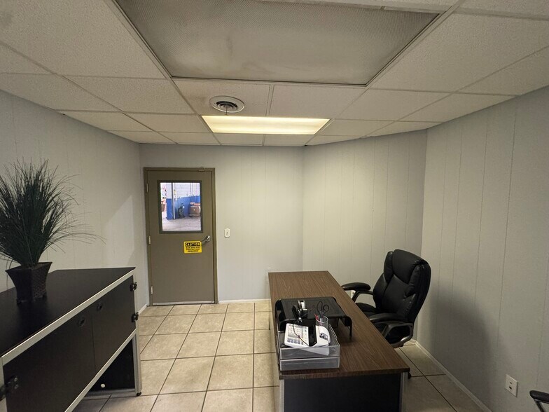 More Photos Of 25801-25851 Solon Rd, Bedford Heights Manufacturing For Lease