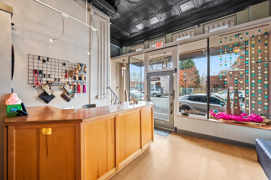 More Photos Of 633 N Trade St, Winston-Salem Storefront For Lease