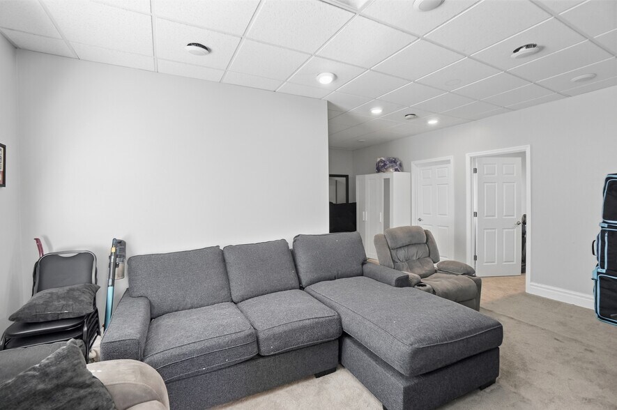 More Photos Of 2406 Auburn Ave, Cincinnati Office Residential For Sale