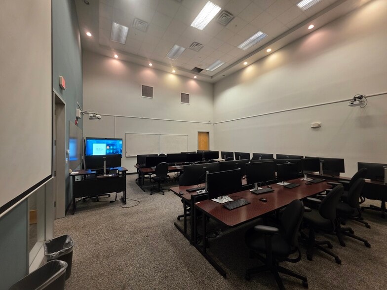 More Photos Of 5402 W Laurel St, Tampa Loft Creative Space For Sale