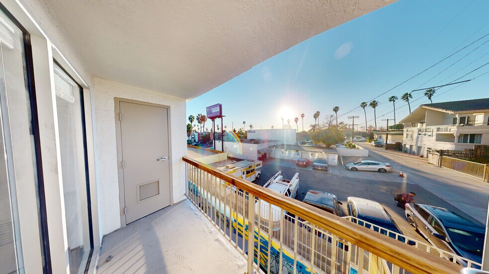 More Photos Of 1940 Garnet Ave, San Diego Medical For Sale