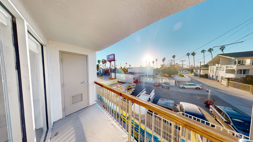More Photos Of 1940 Garnet Ave, San Diego Medical For Sale