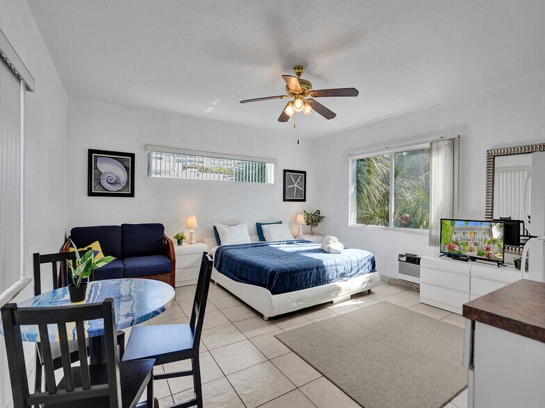 More Photos Of 326 Coolidge St, Hollywood Hotel For Sale