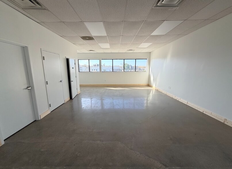 More Photos Of 4729-4747 Devitt Dr, Cincinnati Light Distribution For Lease