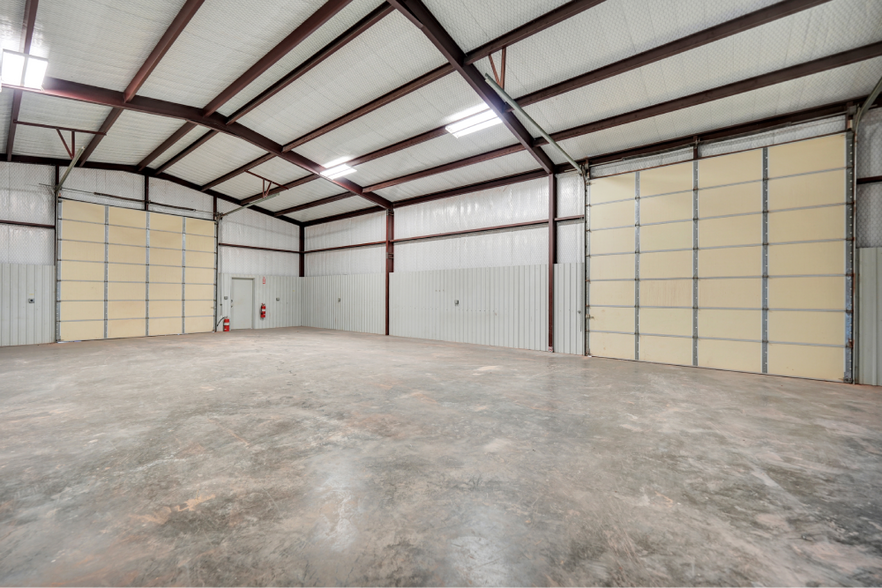 More Photos Of 2107 E County 130 Rd Building #5 rd, Midland Warehouse For Lease