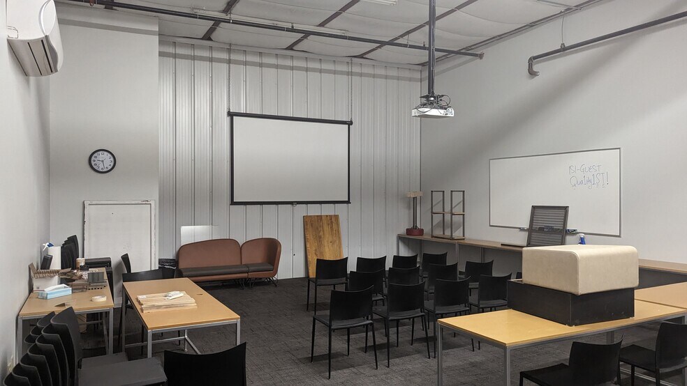 More Photos Of 525 W Rolling Meadows Dr, Fond Du Lac Warehouse For Lease