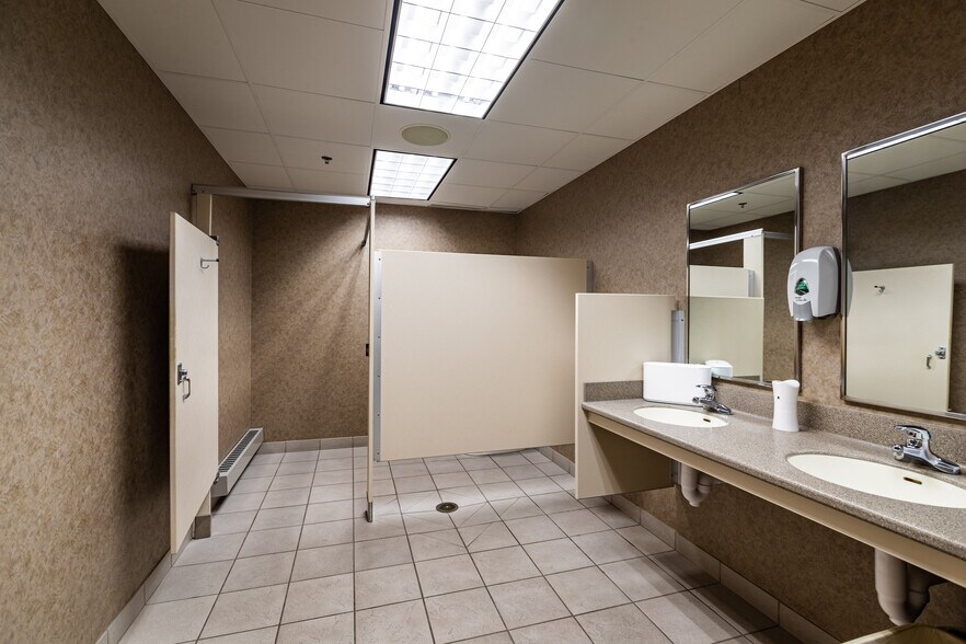 More Photos Of 2 Copeland Ave, La Crosse Office For Sale