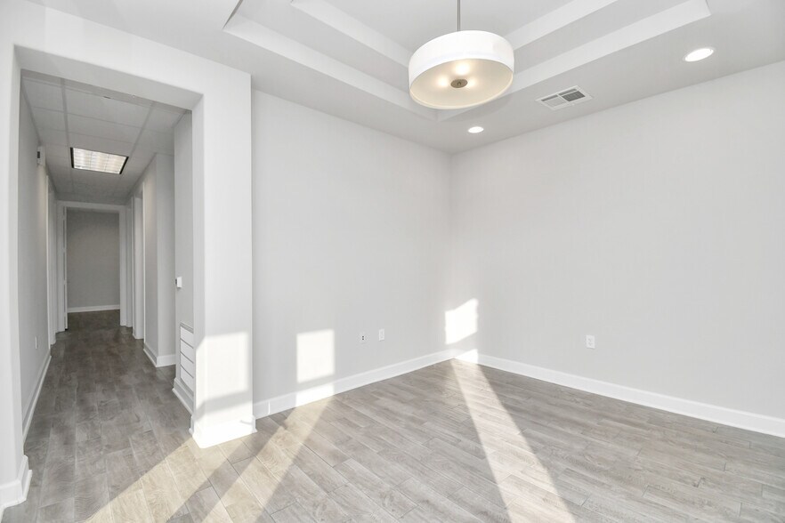 More Photos Of 830 Julie Rivers Dr, Sugar Land Unknown For Lease