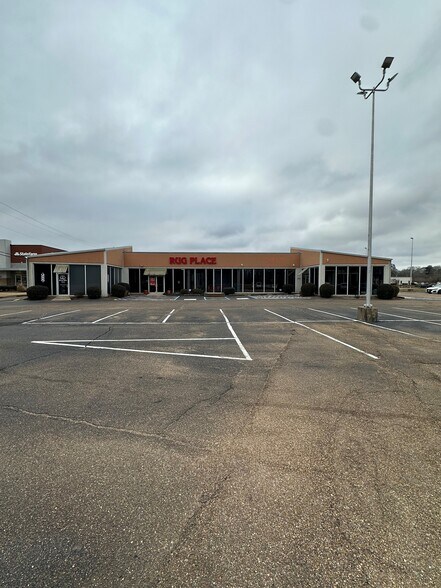Primary Photo Of 2315 Lakeland Dr, Flowood Unknown For Lease