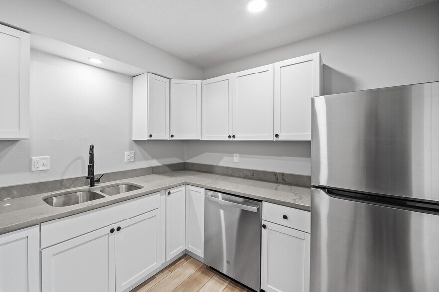 More Photos Of 2411 Welbeck Rd, Des Moines Apartments For Sale