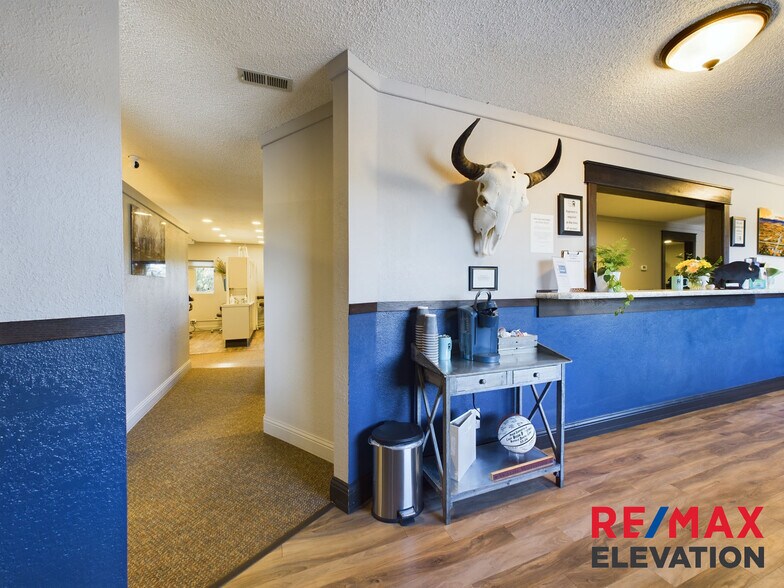 More Photos Of 915 W Fetterman St, Buffalo Office For Sale
