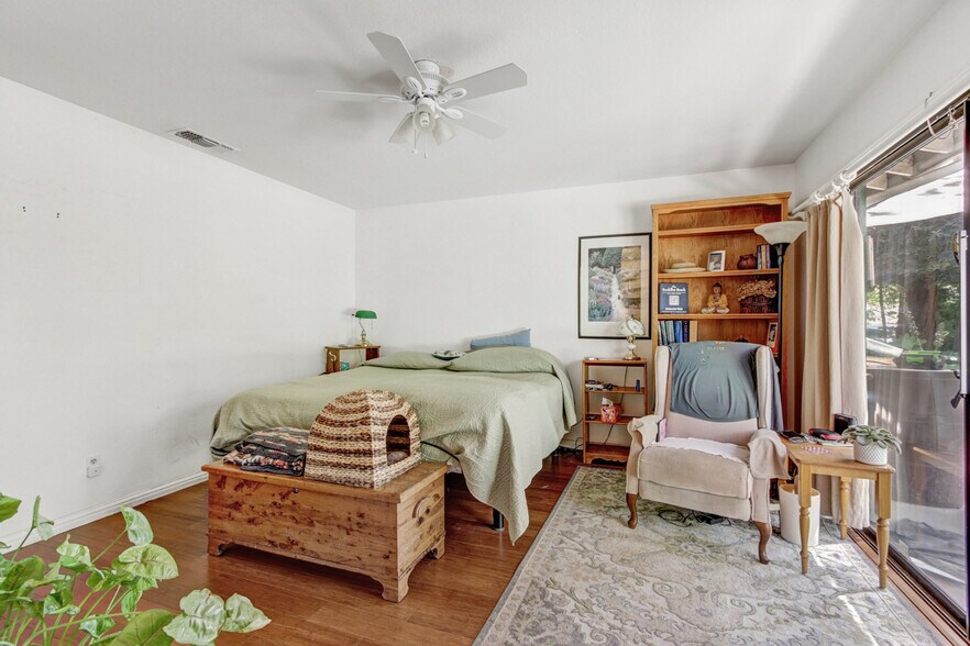 More Photos Of 4833 College Oak Dr, Sacramento Multifamily For Sale
