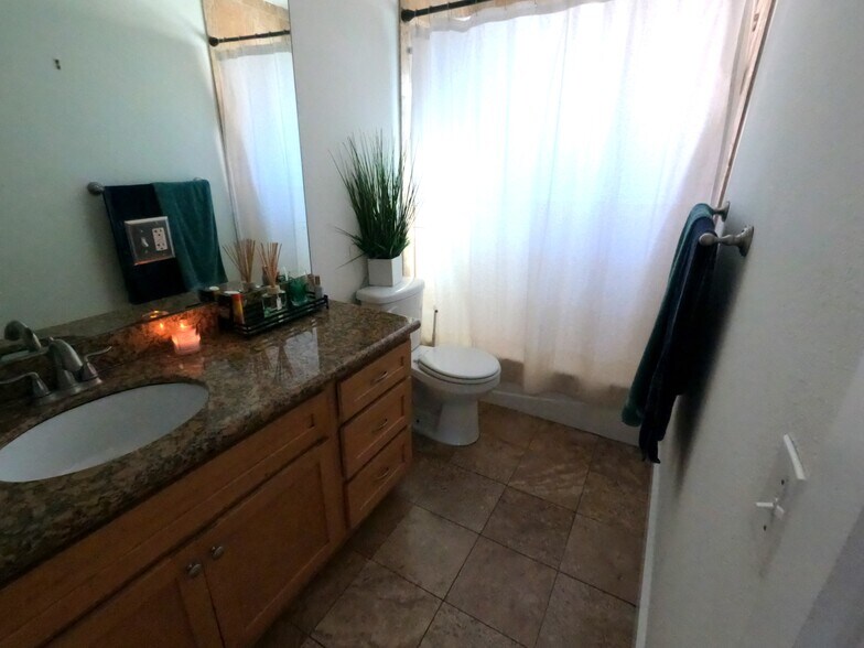 More Photos Of 72 62nd Pl, Long Beach Restaurant For Sale