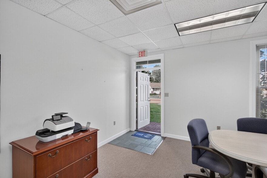 More Photos Of 800 Country Club Rd, Harrisonburg Office For Sale
